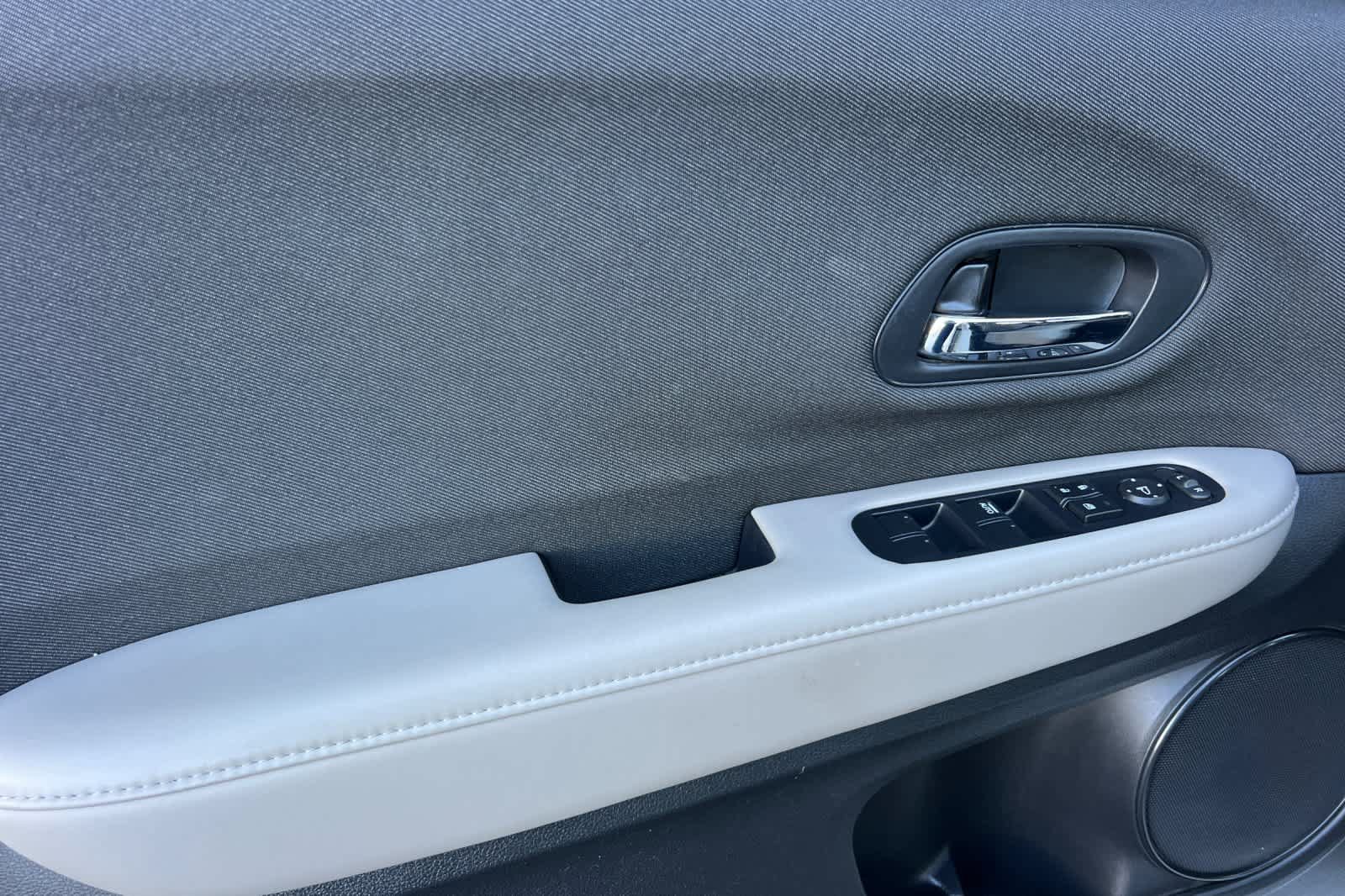Used 2019 Honda HR-V LX image 12