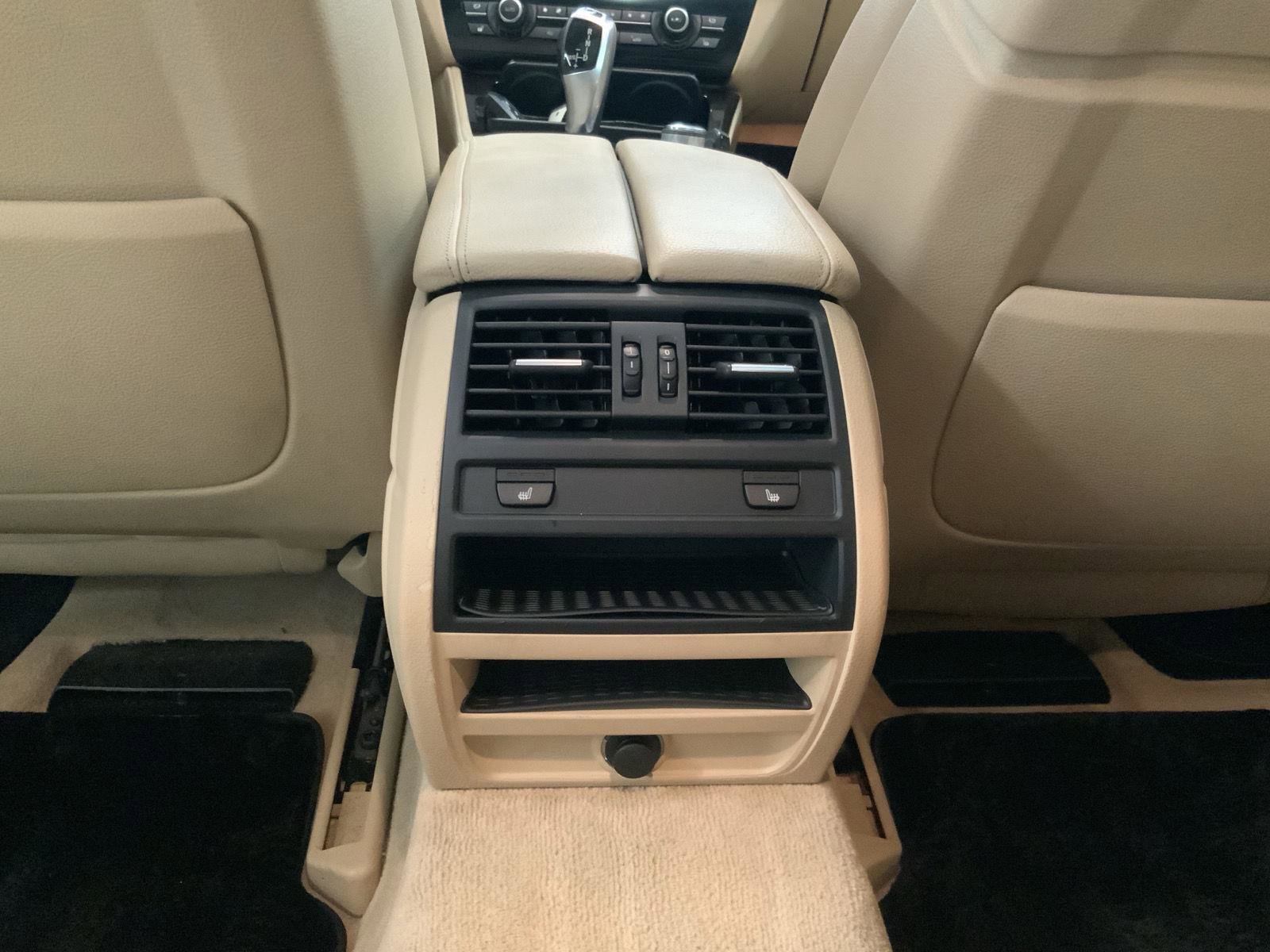 Used 2011 BMW 550i xDrive Sedan AWD/4WD image 32
