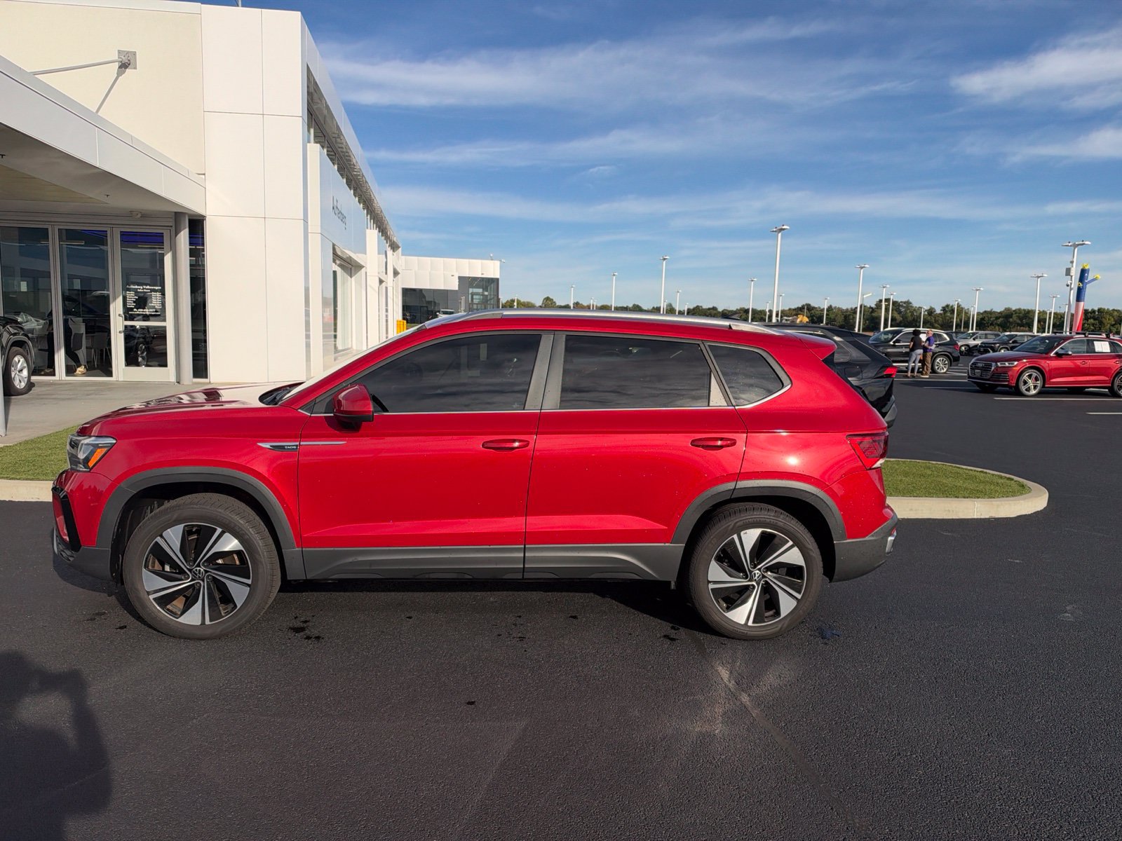 Used 2023 Volkswagen Taos SE w/ Panoramic Sunroof Package AWD/4WD image 11