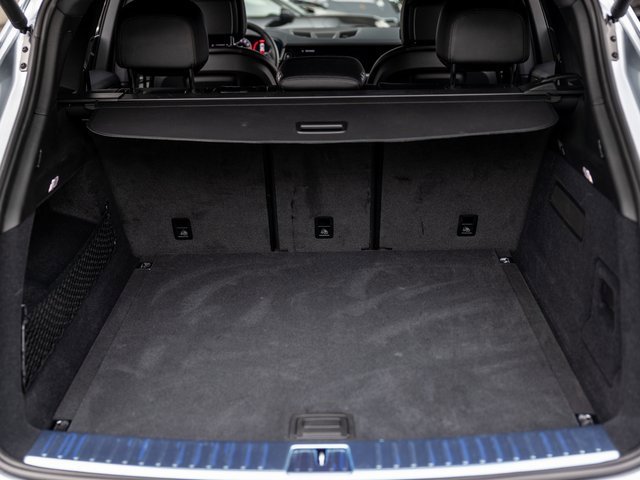 Used 2025 Porsche Cayenne image 32