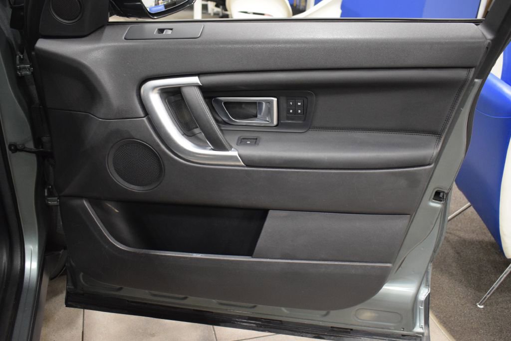 Used 2018 Land Rover Discovery Sport HSE image 18