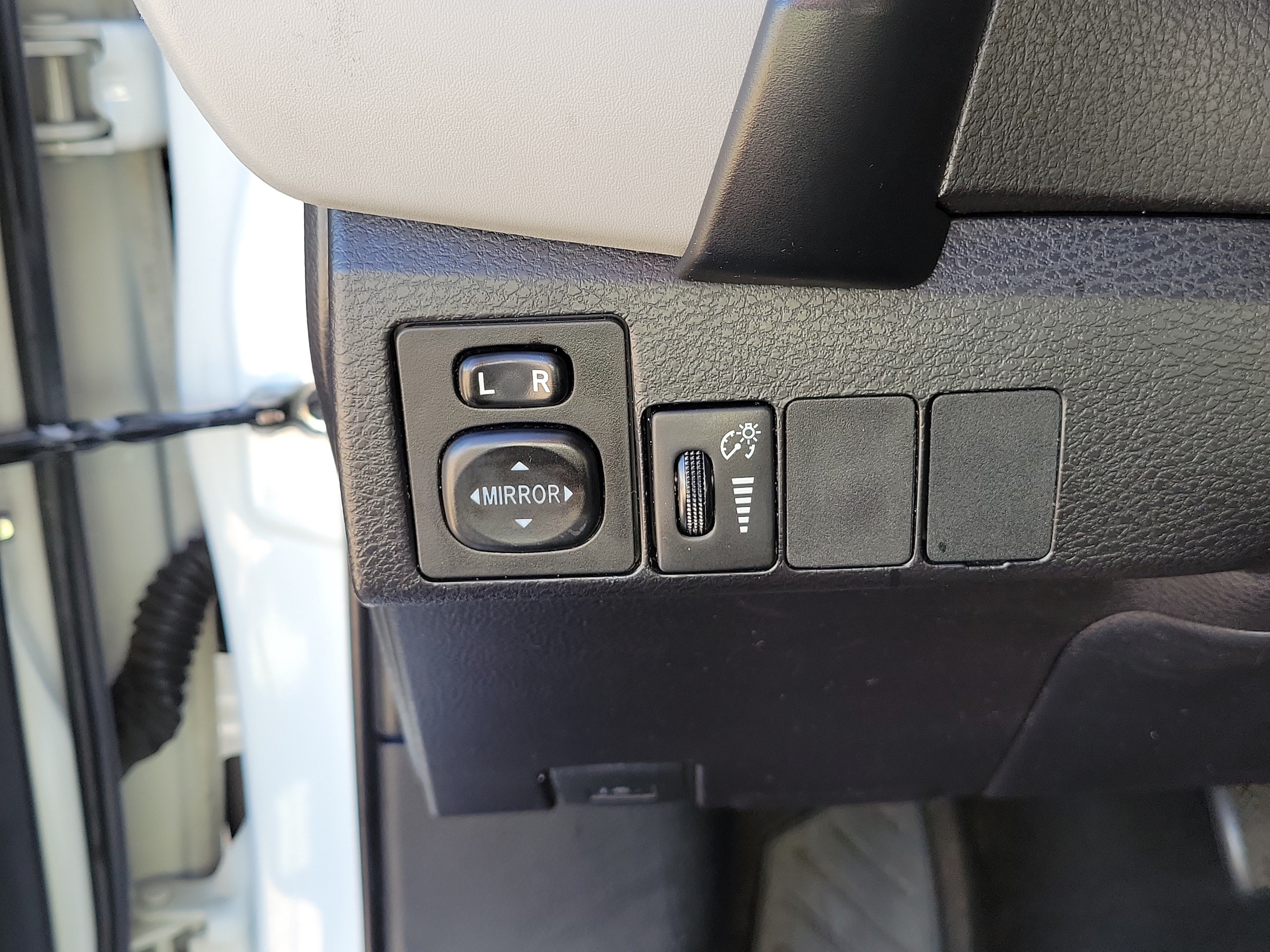 Used 2017 Toyota Corolla LE w/ Carpet Mat Package (TMS) FWD image 20