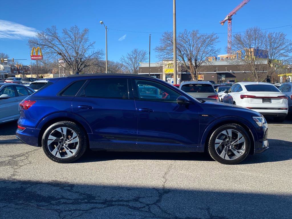 Used 2022 Audi e-tron Premium image 2