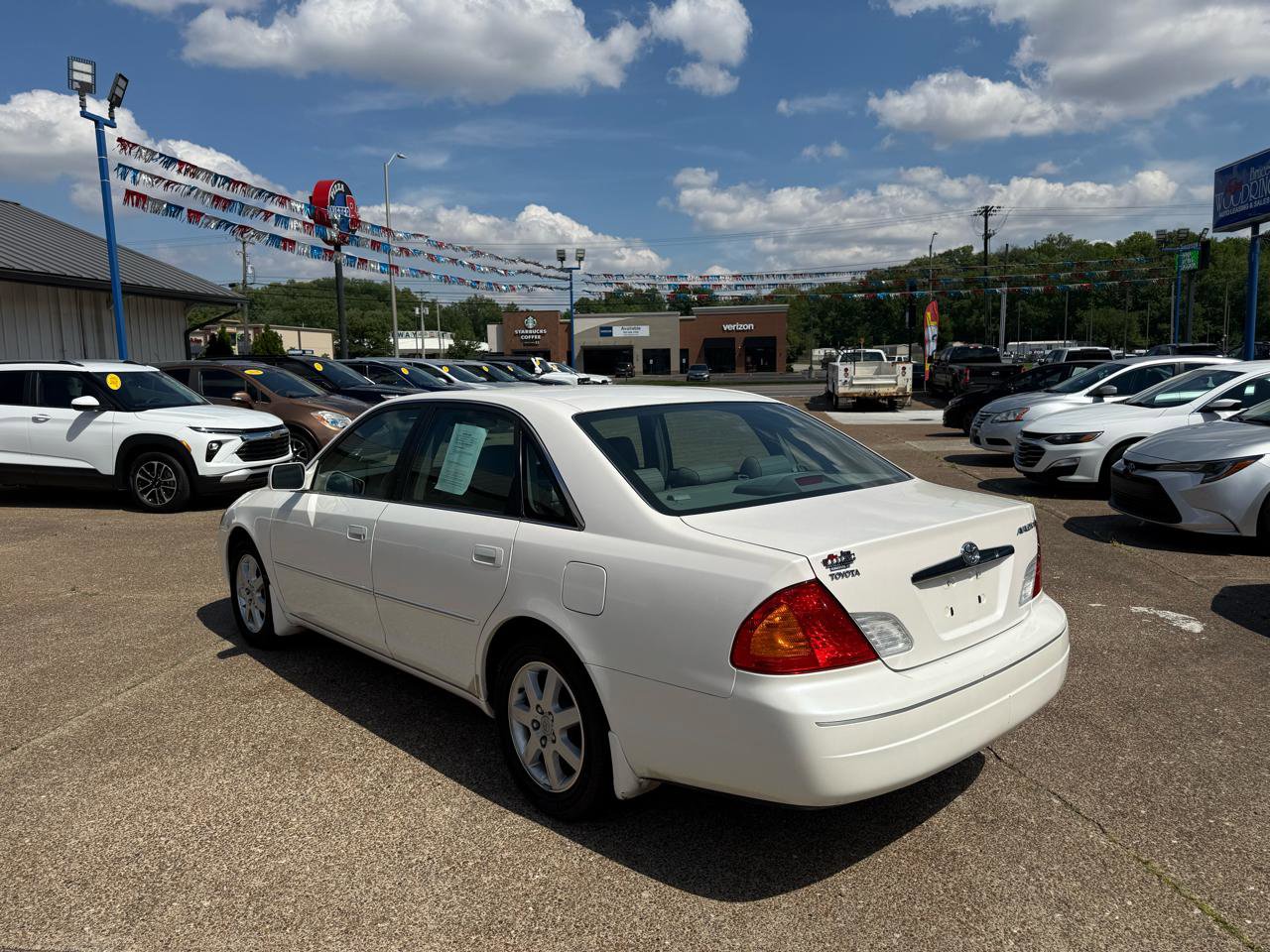 Used 2001 Toyota Avalon XLS FWD image 4