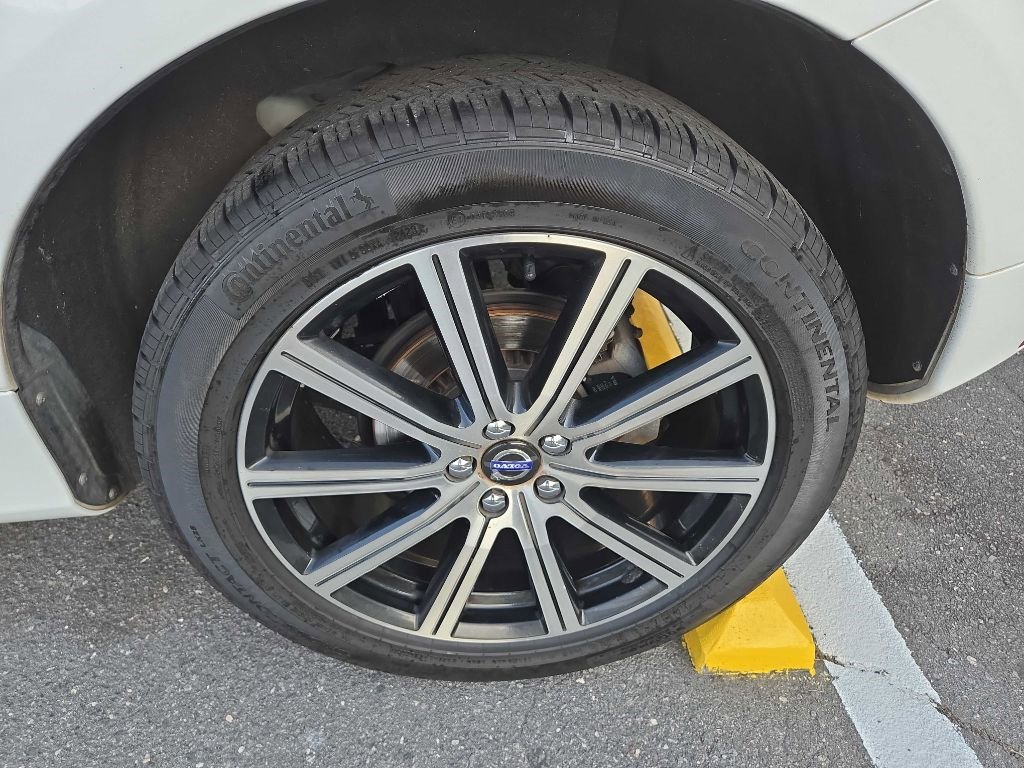 Used 2017 Volvo XC60 T6 Inscription w/ Climate Package image 15