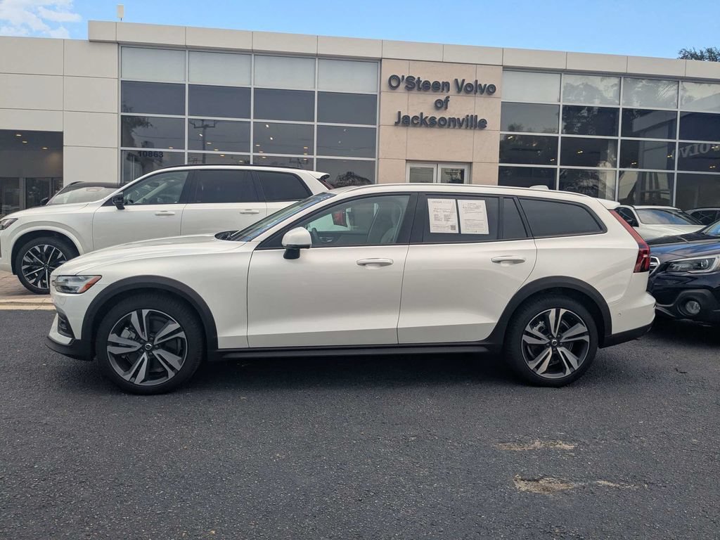 Used 2026 Volvo V60 B5 Cross Country Plus w/ Protection Package Premier AWD/4WD image 3