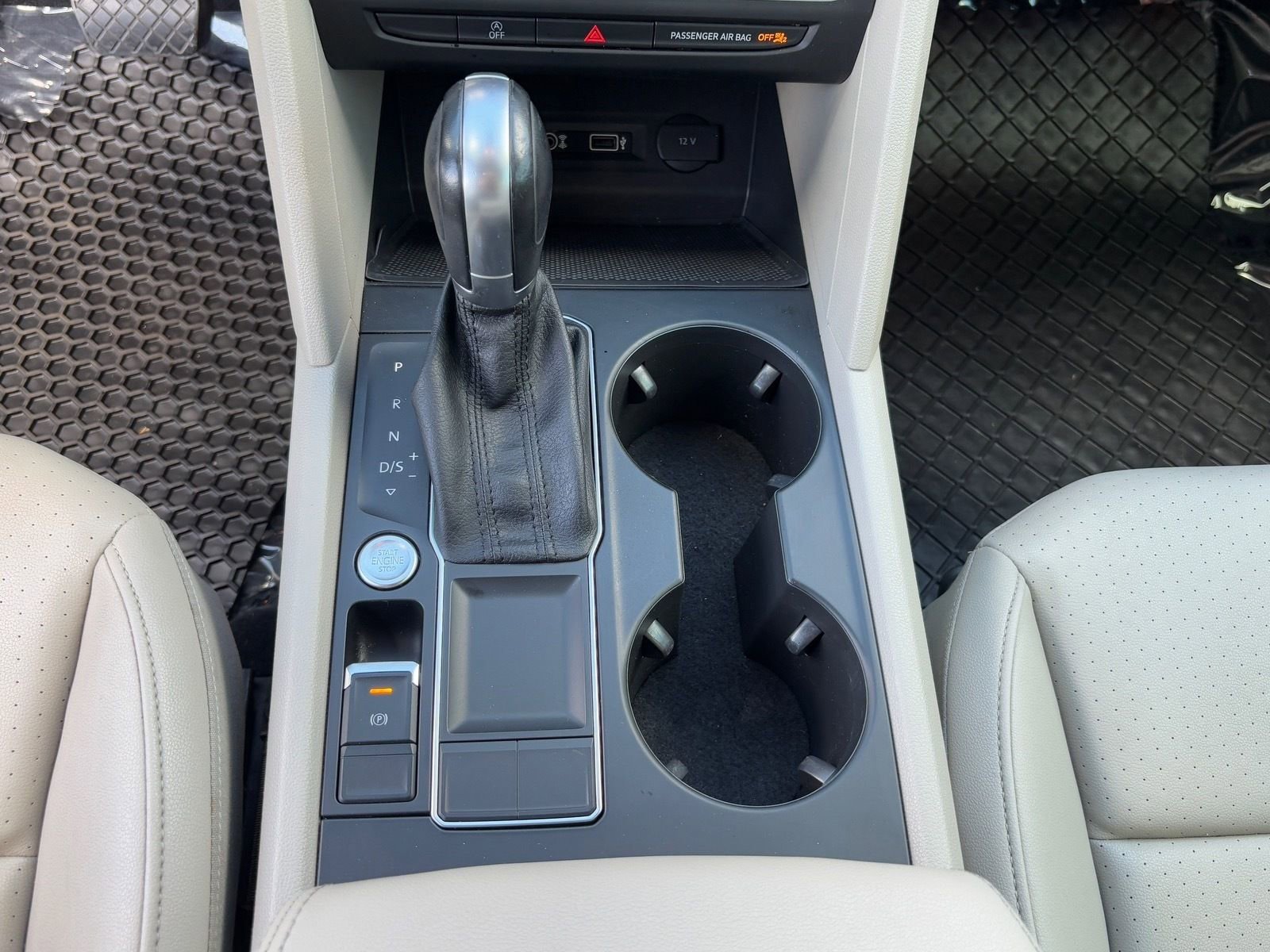 Used 2018 Volkswagen Atlas SE image 28