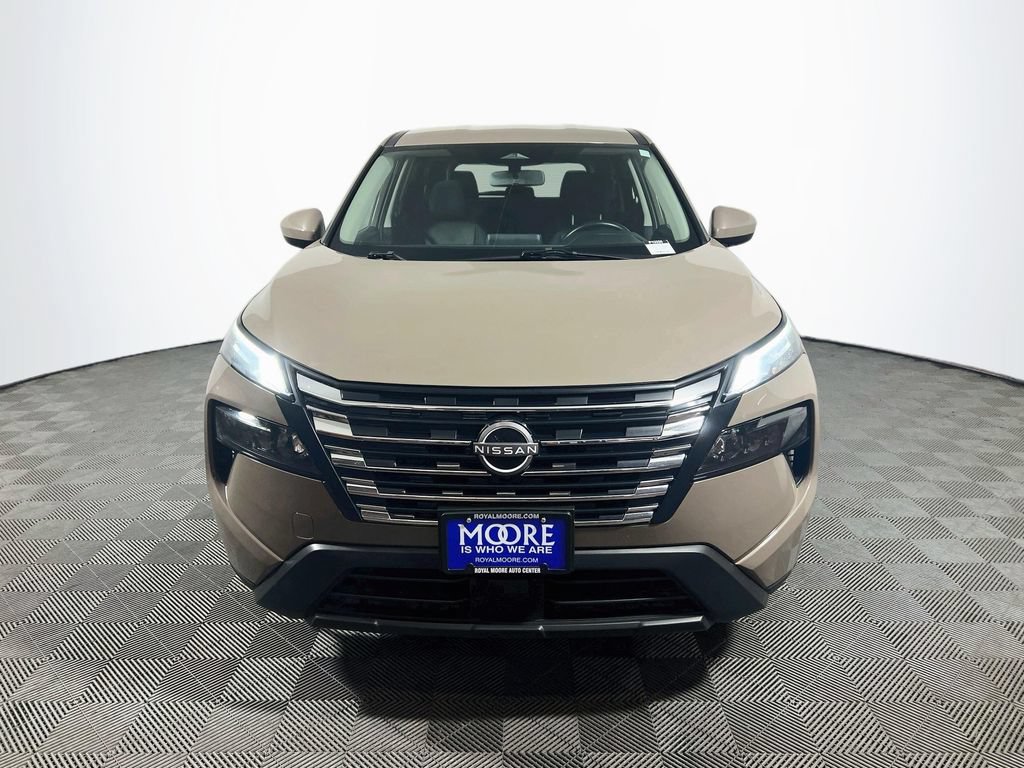 Used 2025 Nissan Rogue SV AWD/4WD image 2