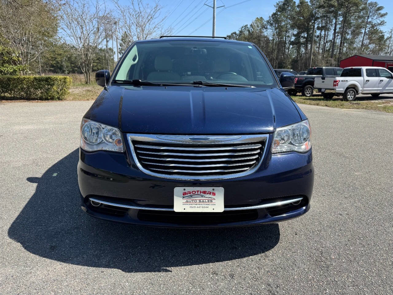 Used 2015 Chrysler Town & Country Touring image 27