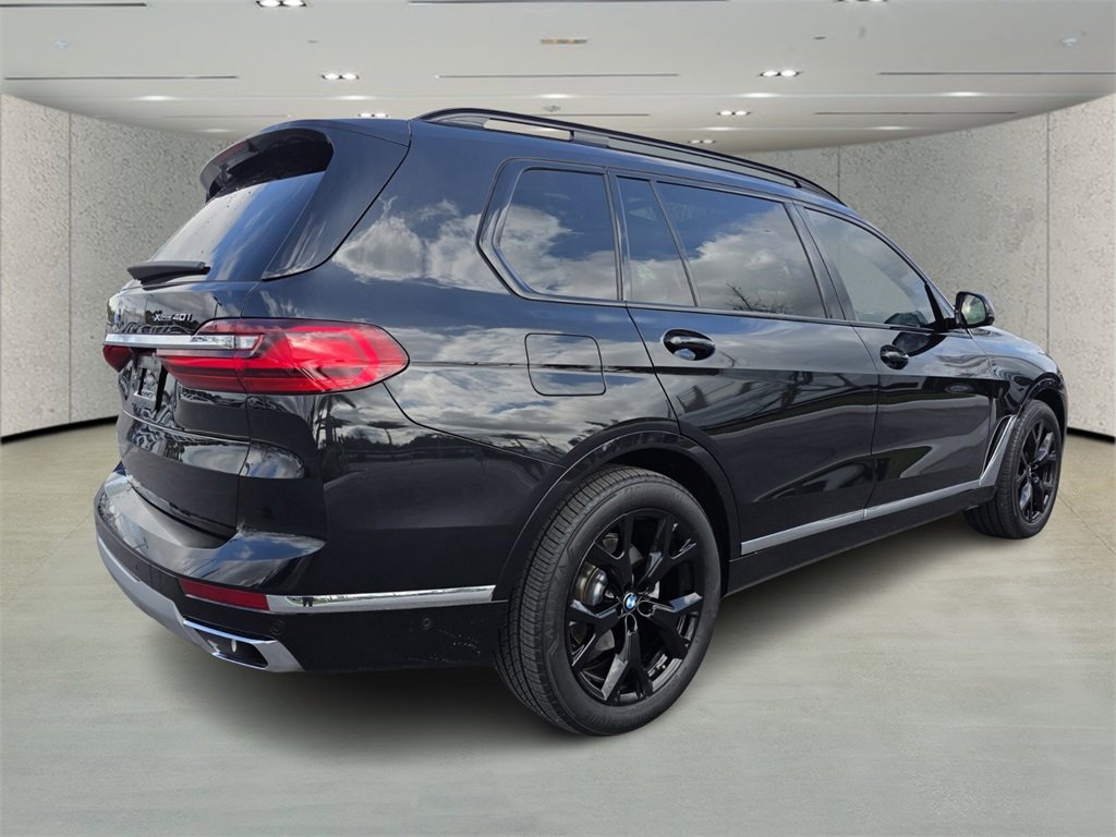 Used 2022 BMW X7 xDrive40i w/ Premium Package image 3