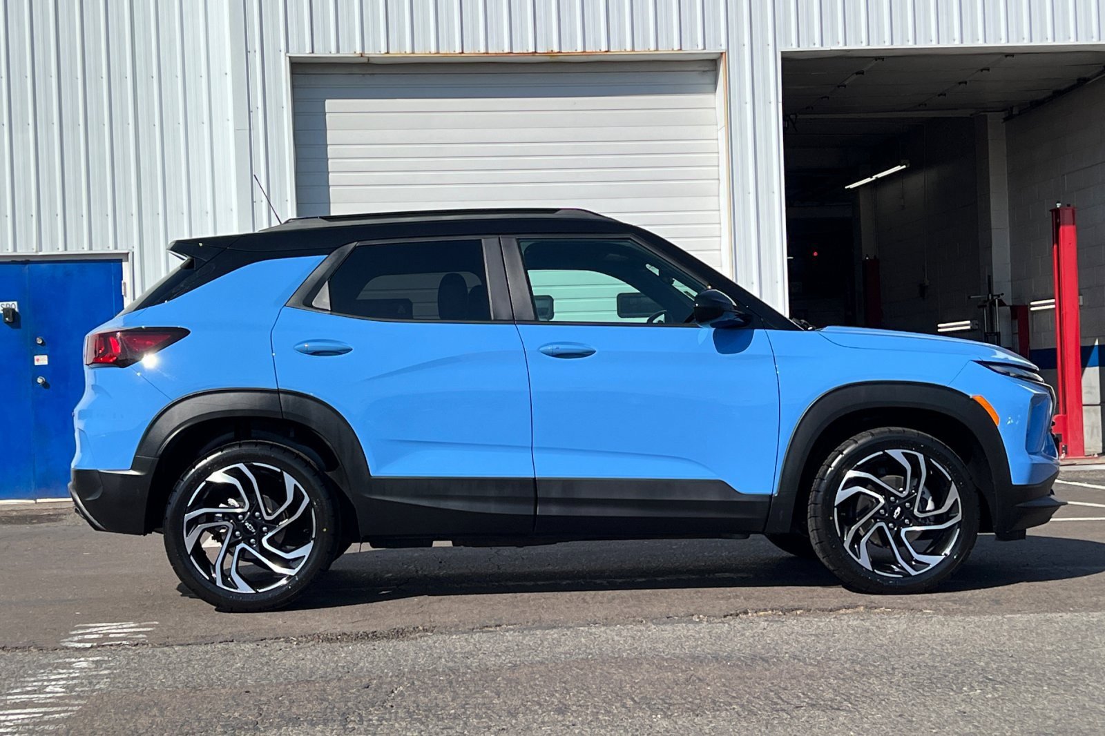 Used 2024 Chevrolet TrailBlazer RS w/ Driver Confidence Package image 3