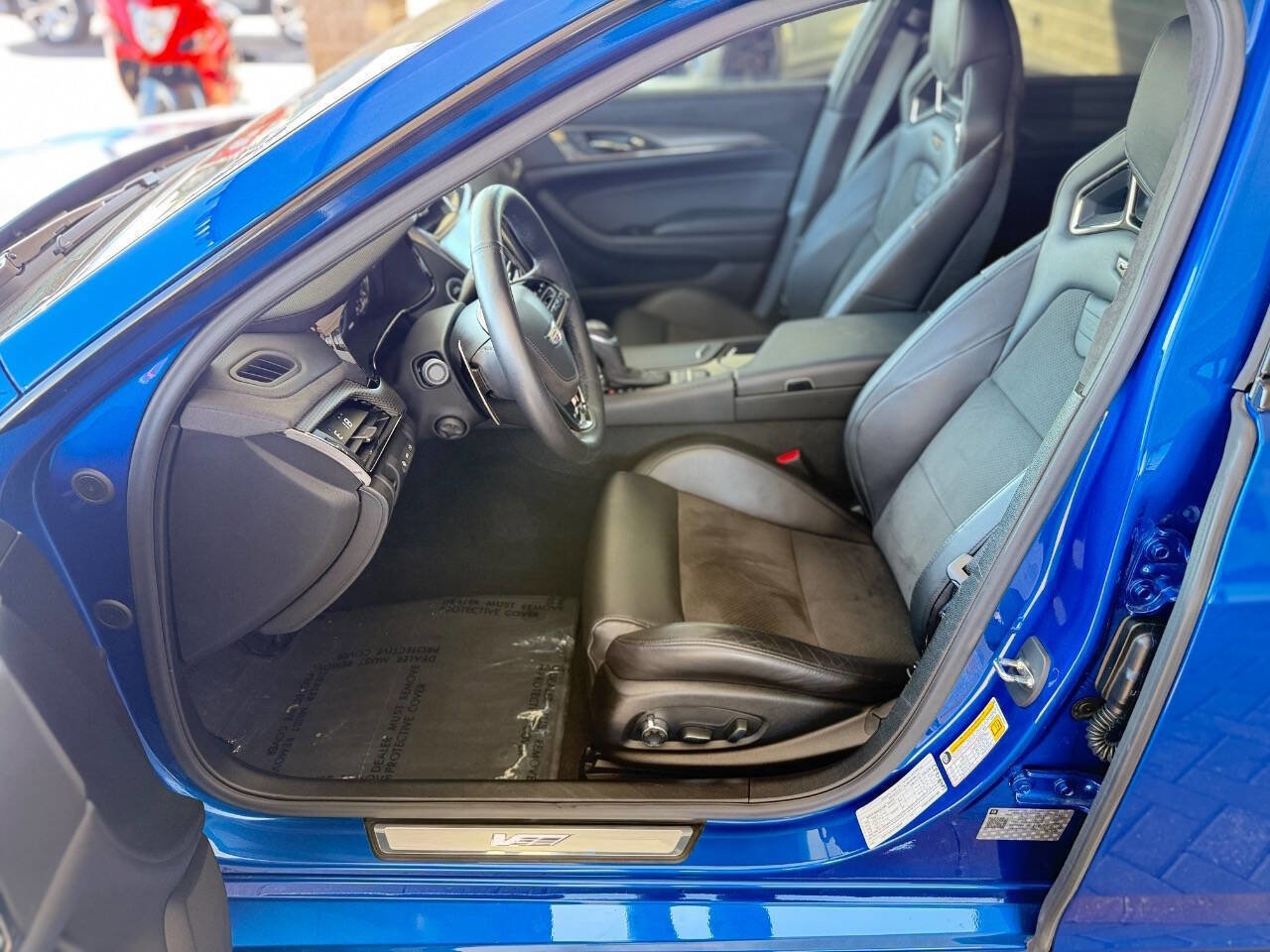 Used 2018 Cadillac CTS V w/ Luxury Package RWD image 38