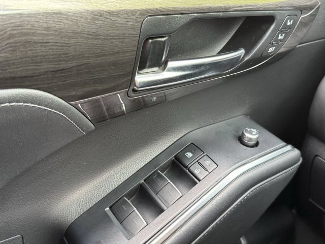Used 2020 Toyota Highlander Platinum AWD/4WD image 7