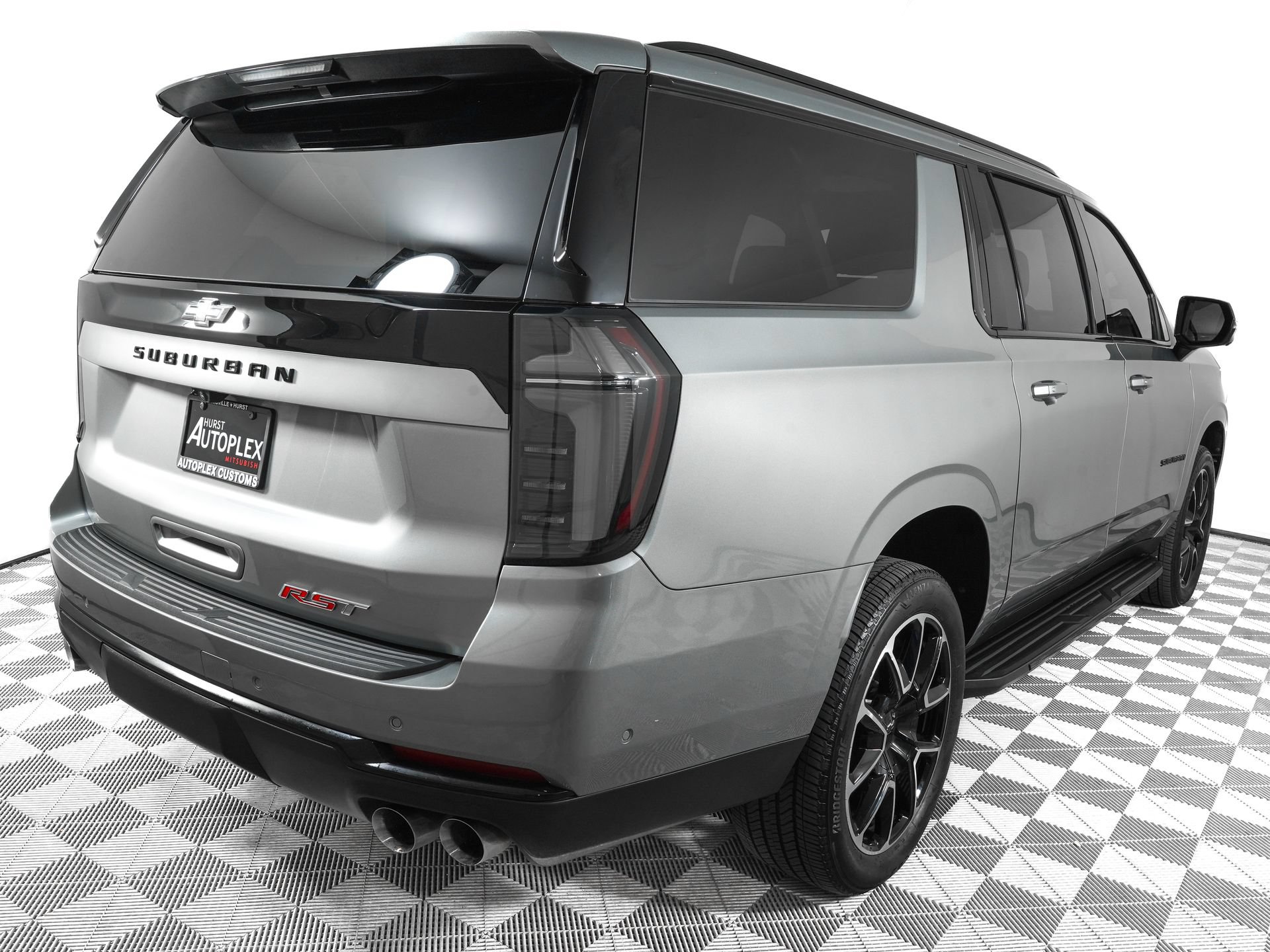 Used 2025 Chevrolet Suburban RST w/ Comfort Package RWD image 4