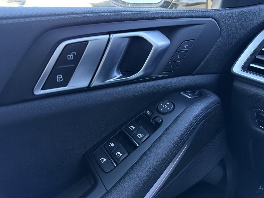 Used 2022 BMW X5 sDrive40i w/ Premium Package image 12