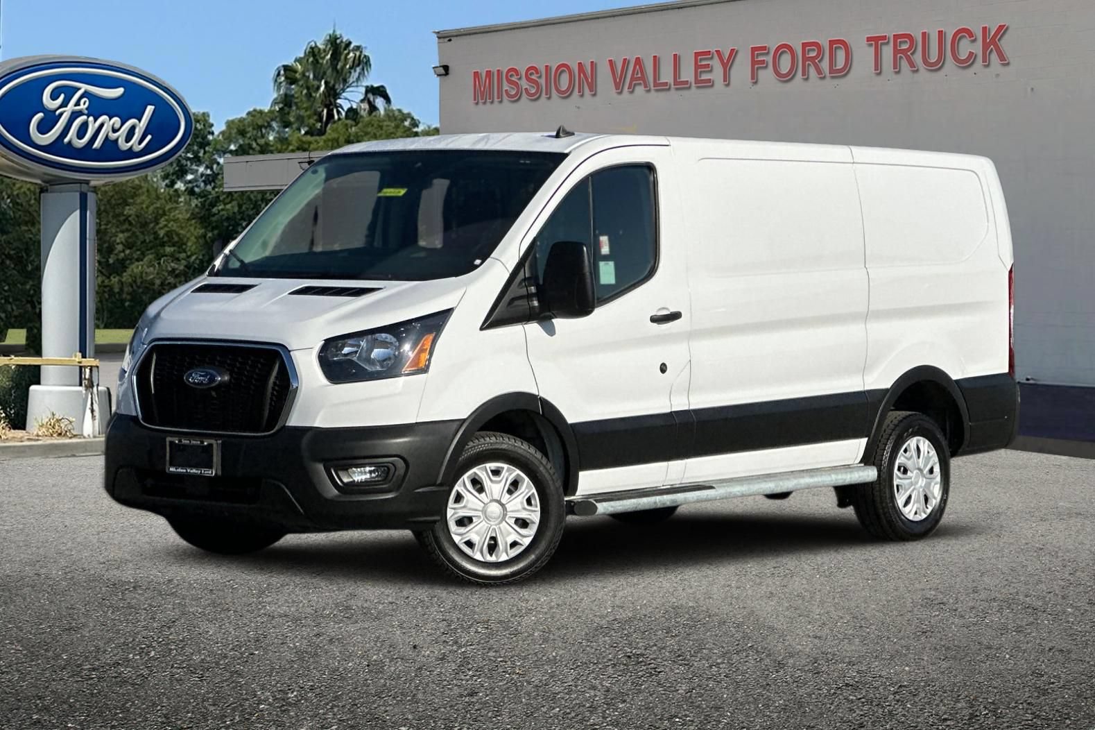 Used 2025 Ford Transit 250 Low Roof w/ Exterior Upgrade Package RWD image 8