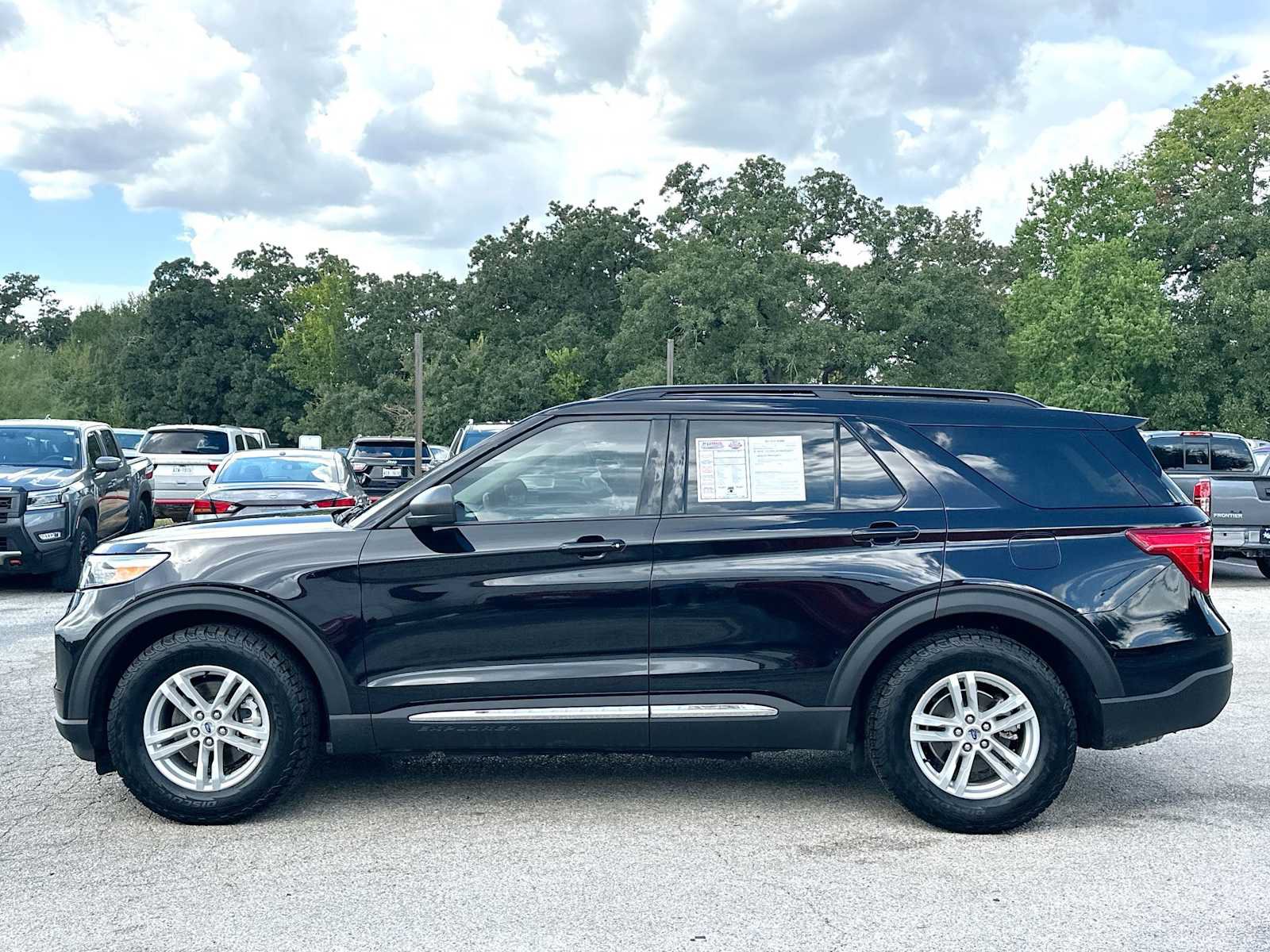 Used 2024 Ford Explorer XLT w/ Equipment Group 202A RWD image 12