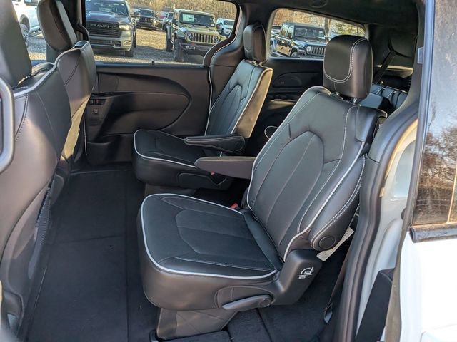New 2026 Chrysler Pacifica Limited w/ S Appearance Package image 11