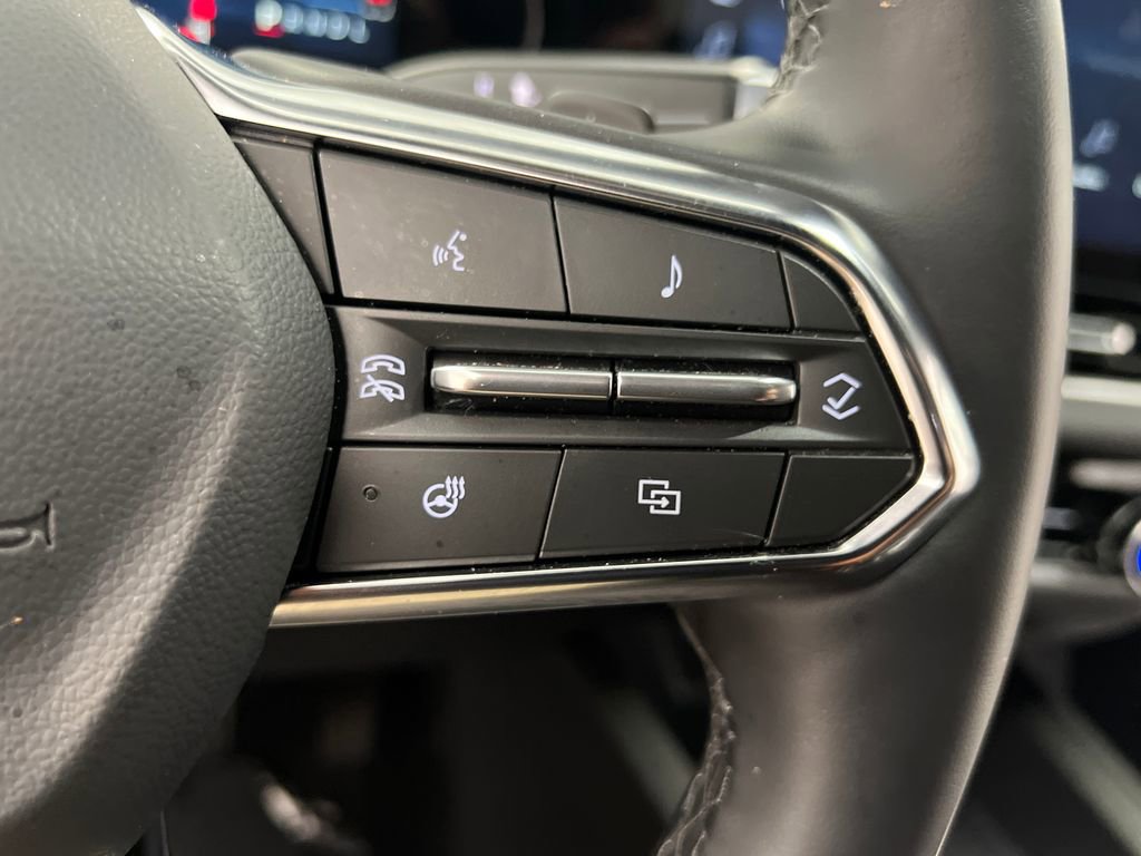 Used 2026 Chevrolet Equinox LT FWD image 39