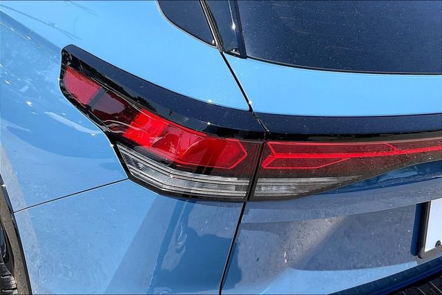 Used 2025 Volkswagen Tiguan SE R-Line AWD/4WD image 30