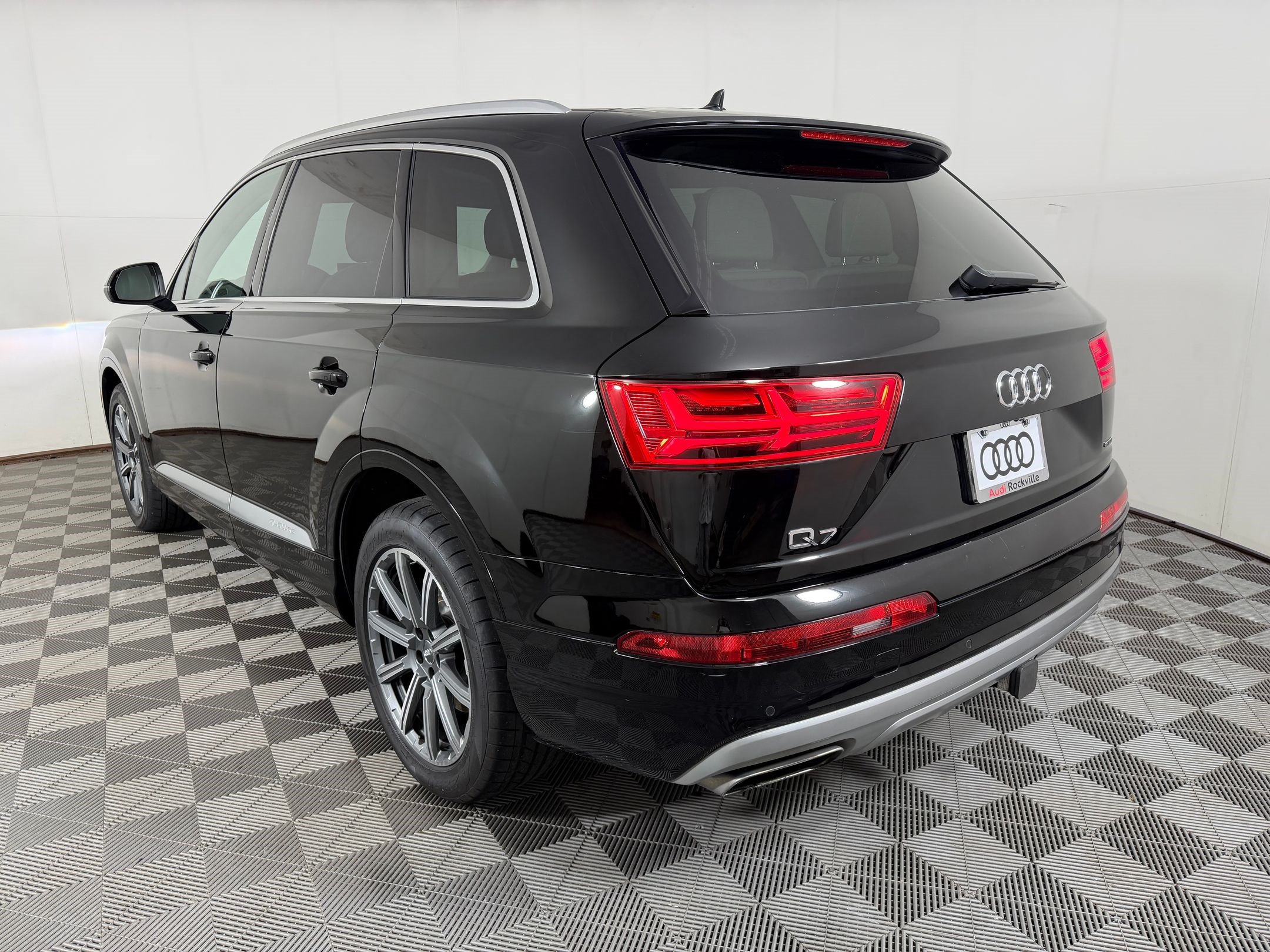 Used 2019 Audi Q7 3.0T Premium AWD/4WD image 3