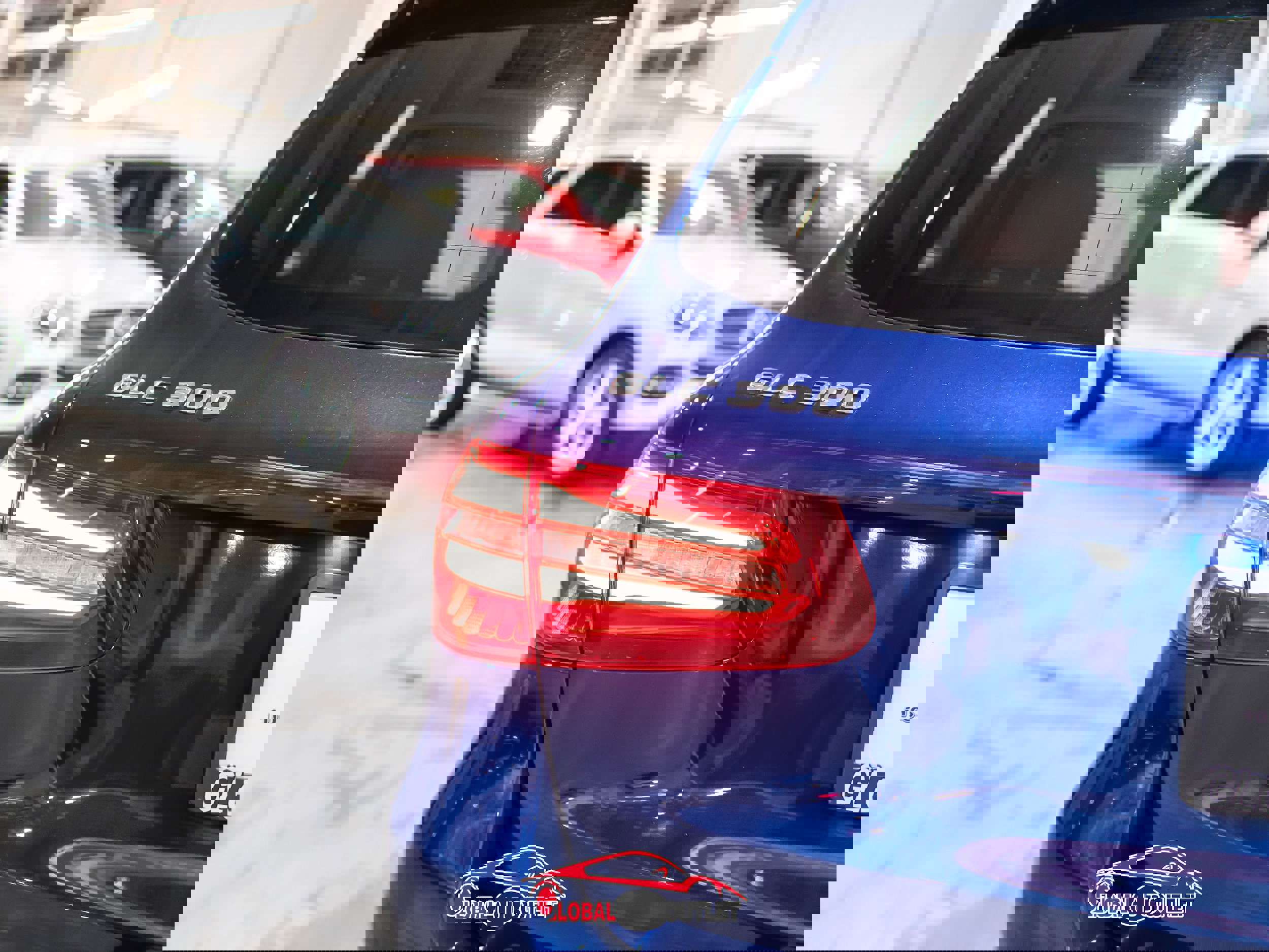 Used 2018 Mercedes-Benz GLC 300 4MATIC w/ Multimedia Package image 45