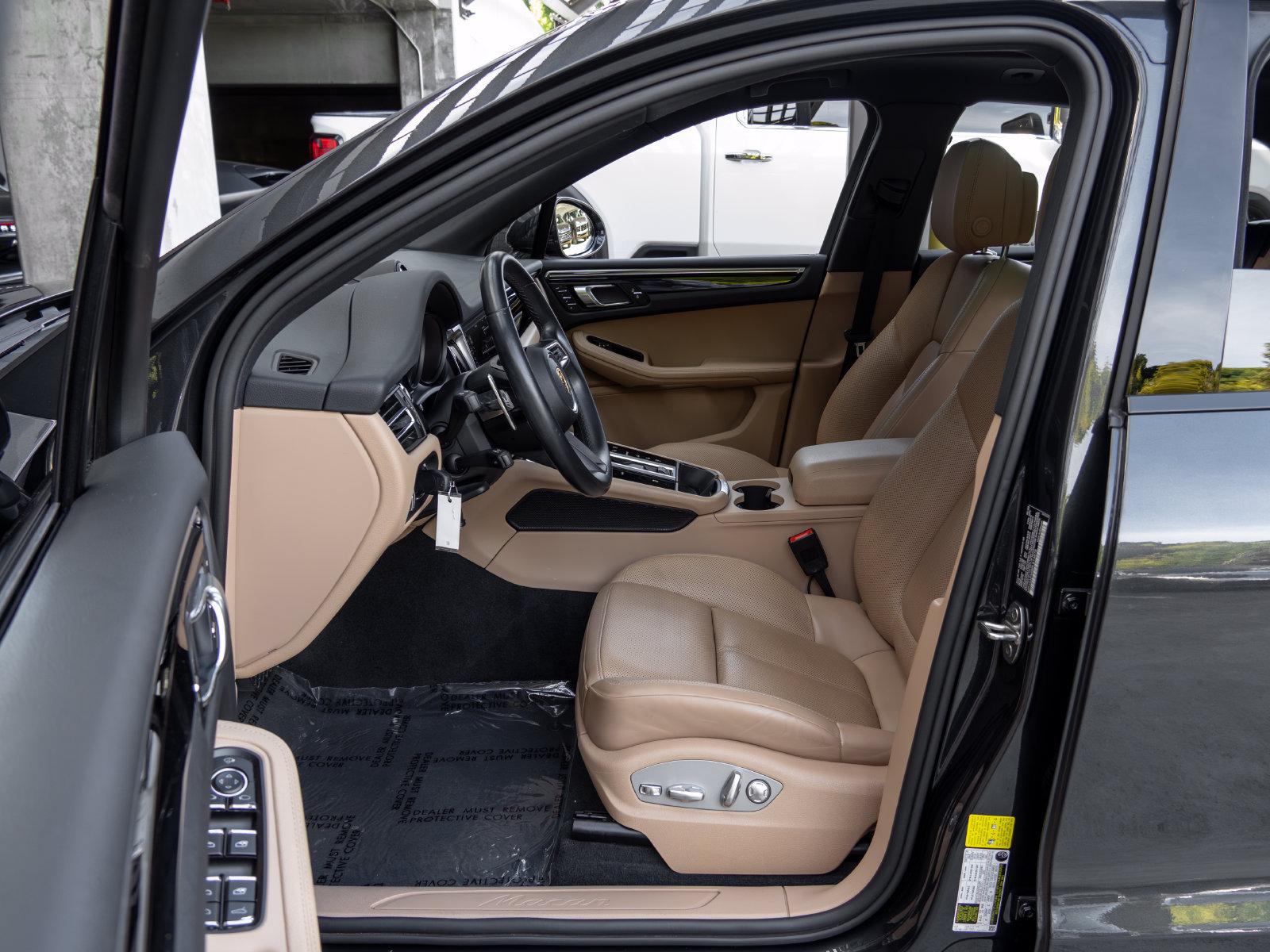 Certified 2023 Porsche Macan AWD/4WD image 24