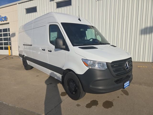 Used 2025 Mercedes-Benz Sprinter 2500 image 2