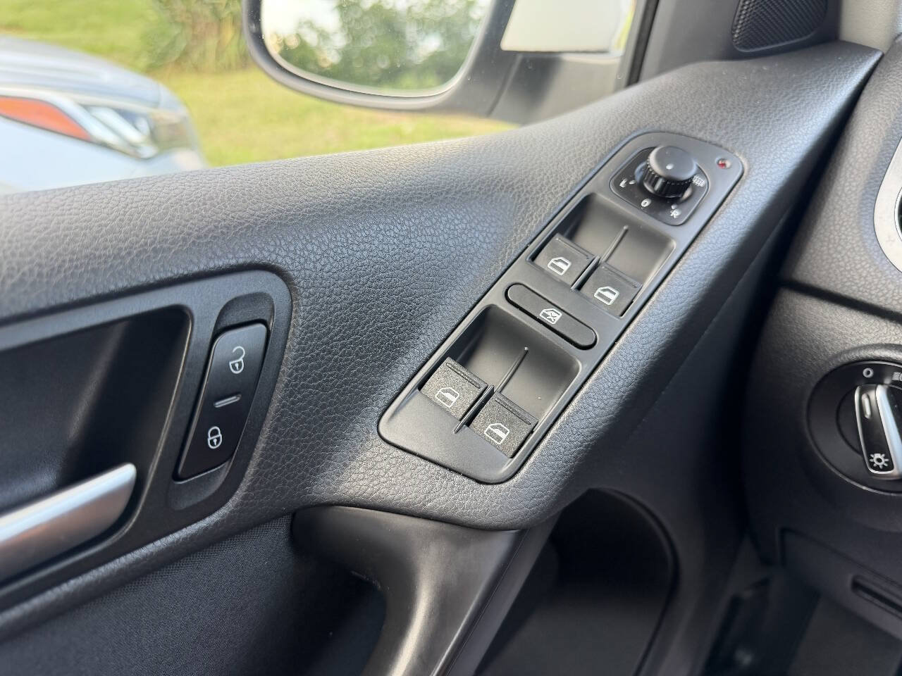 Used 2013 Volkswagen Tiguan S FWD image 16