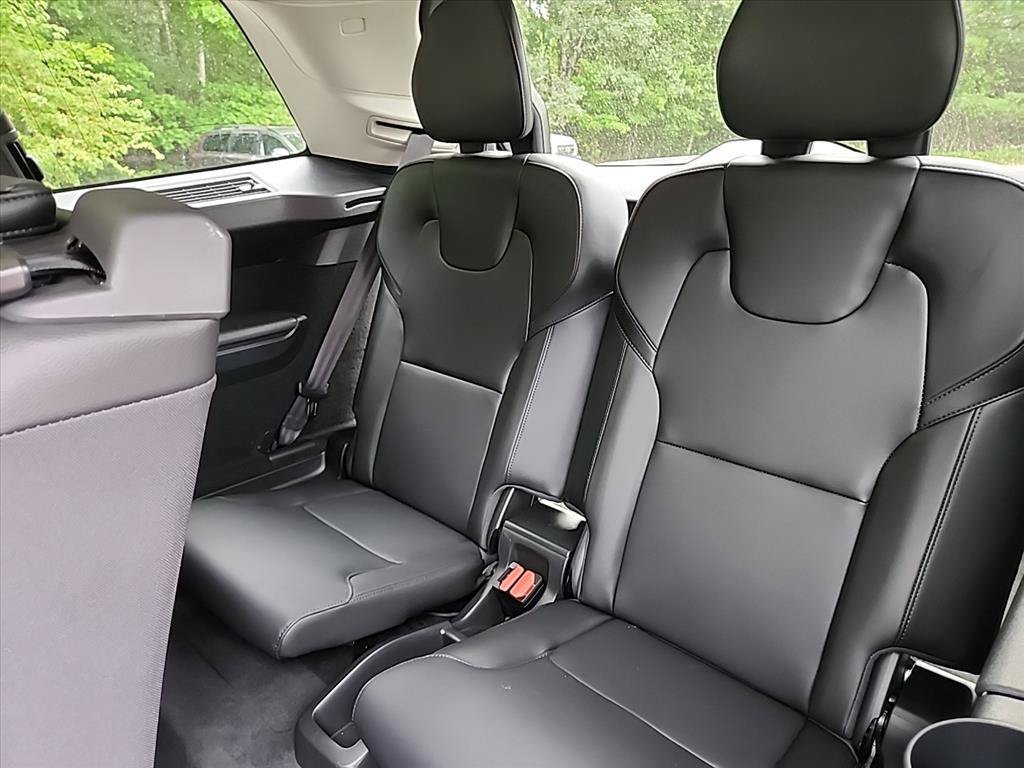 Certified 2025 Volvo XC90 B5 Core w/ Climate Package AWD/4WD image 28