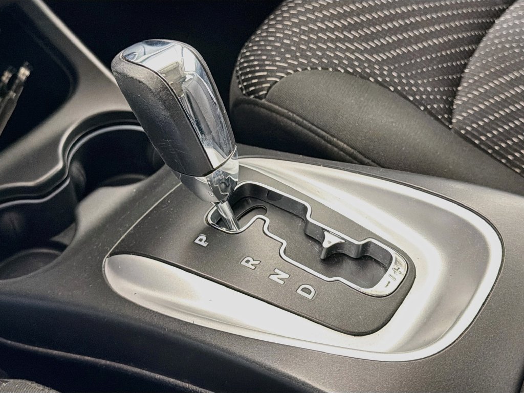 Used 2019 Dodge Journey SE FWD image 17