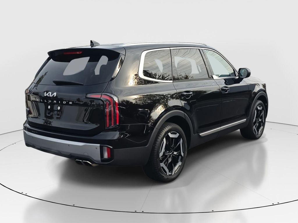 Used 2024 Kia Telluride EX w/ EX Captain's Chair Package image 5