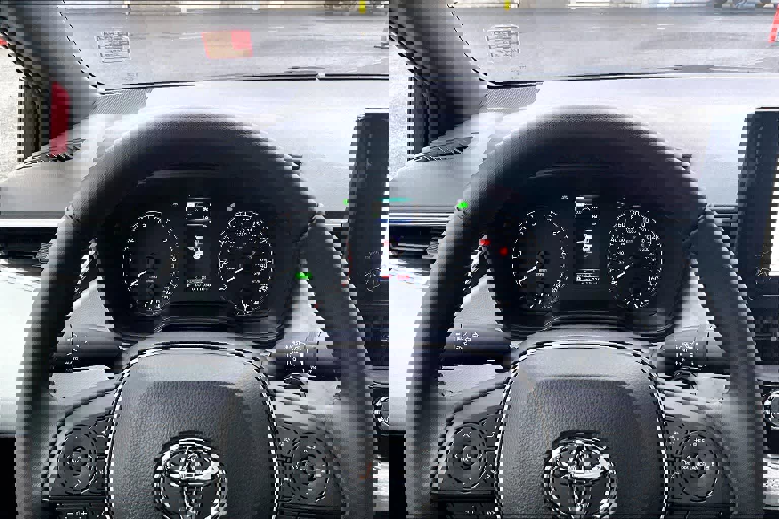 Used 2025 Toyota Corolla SE w/ Convenience Package FWD image 18