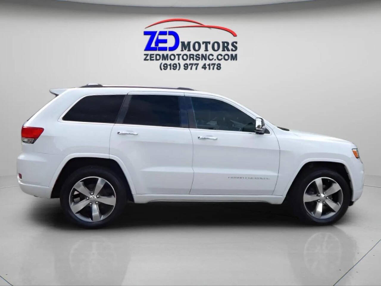 Used 2016 Jeep Grand Cherokee Overland w/ Advanced Technology Group image 4