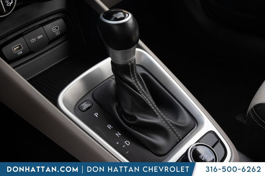 Used 2025 Hyundai Venue SEL FWD image 12