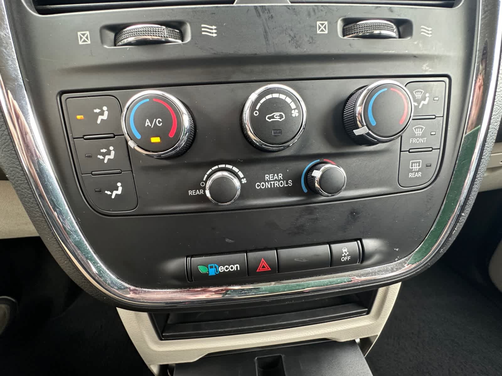 Used 2019 Dodge Grand Caravan SE FWD image 28