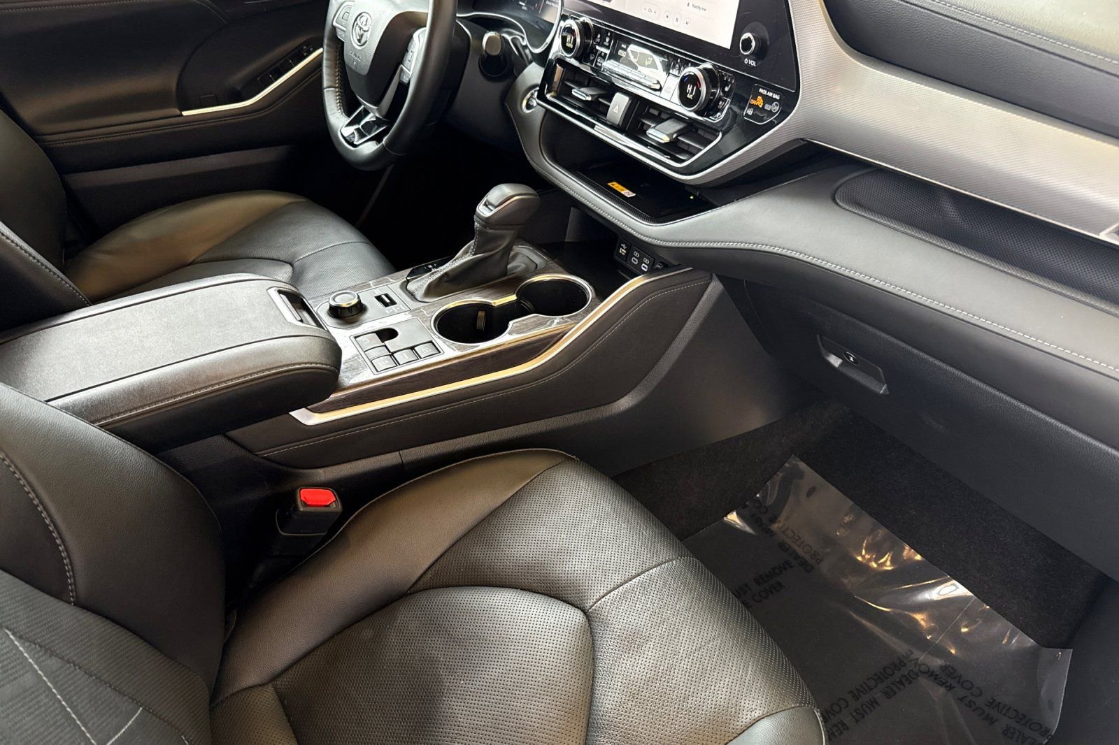 Used 2024 Toyota Highlander Platinum image 18