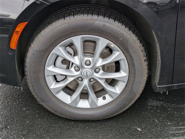 New 2025 Chrysler Pacifica Select w/ Uconnect Theater Family Group image 33