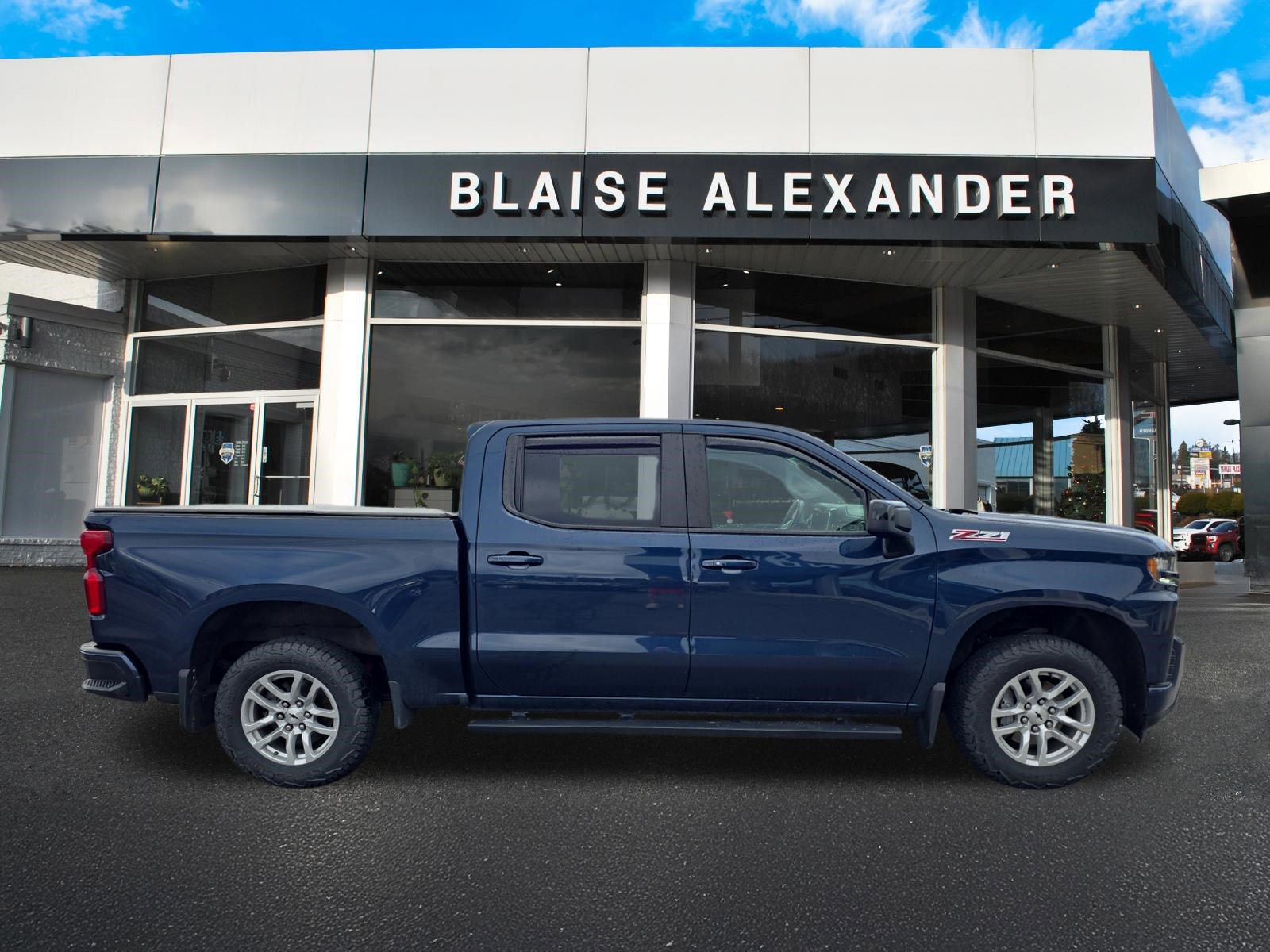 Used 2021 Chevrolet Silverado 1500 RST AWD/4WD image 2