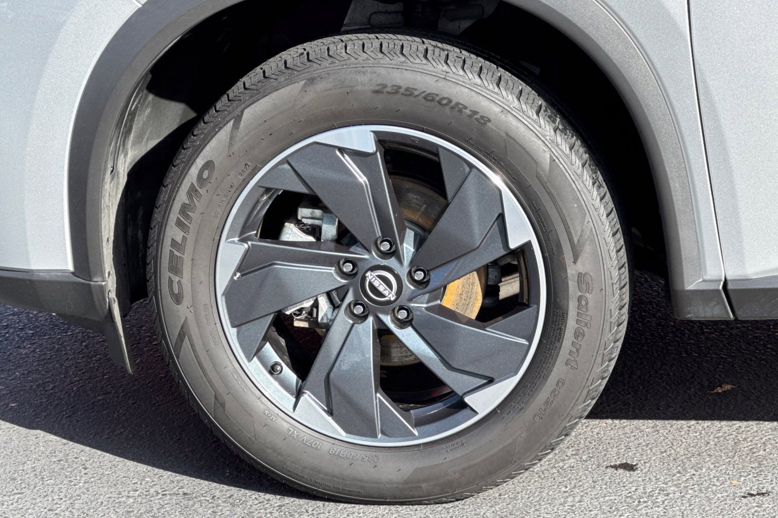 Used 2024 Nissan Rogue SV image 31