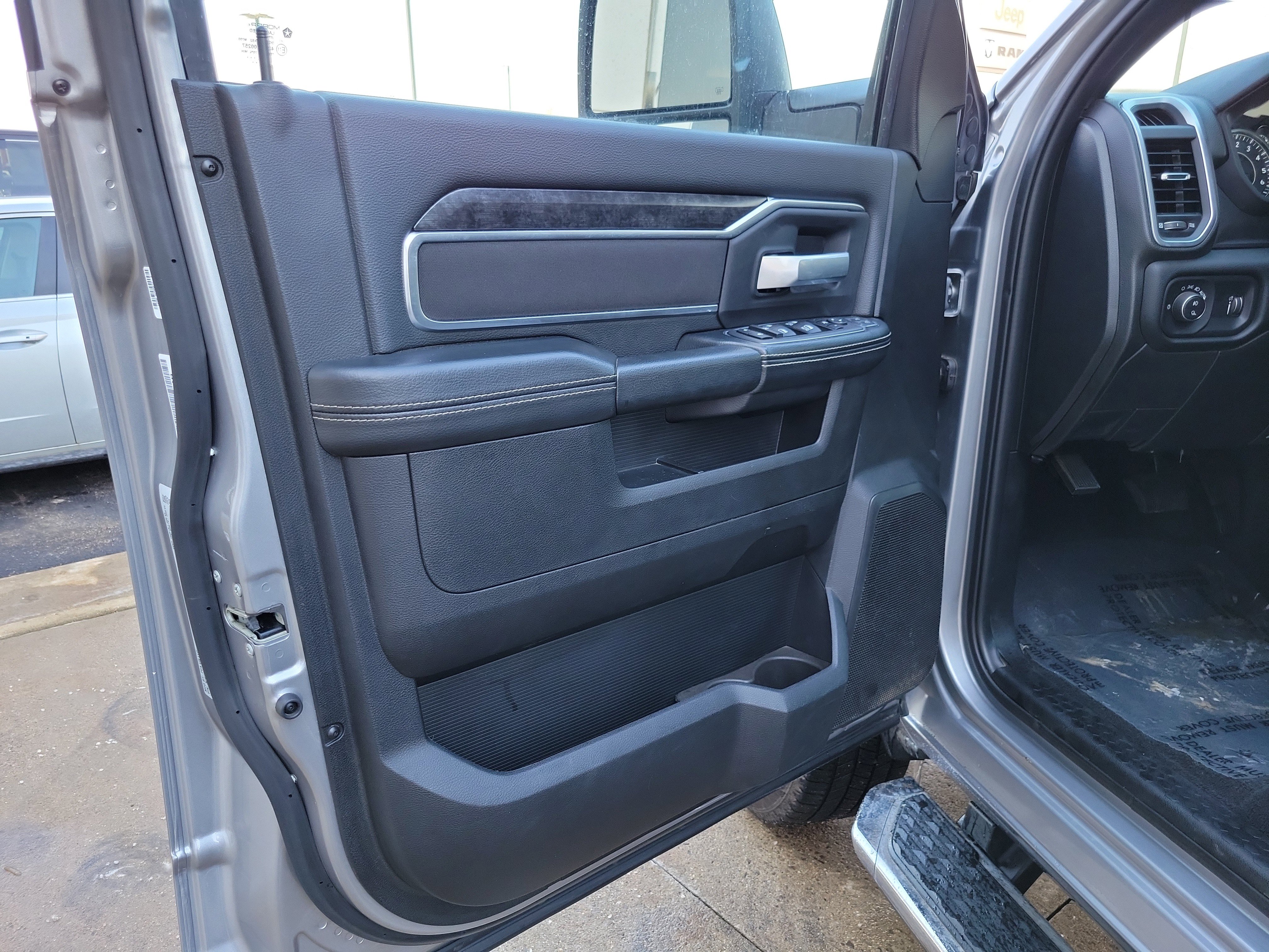 Used 2024 RAM 2500 Big Horn w/ Sport Appearance Package AWD/4WD image 6