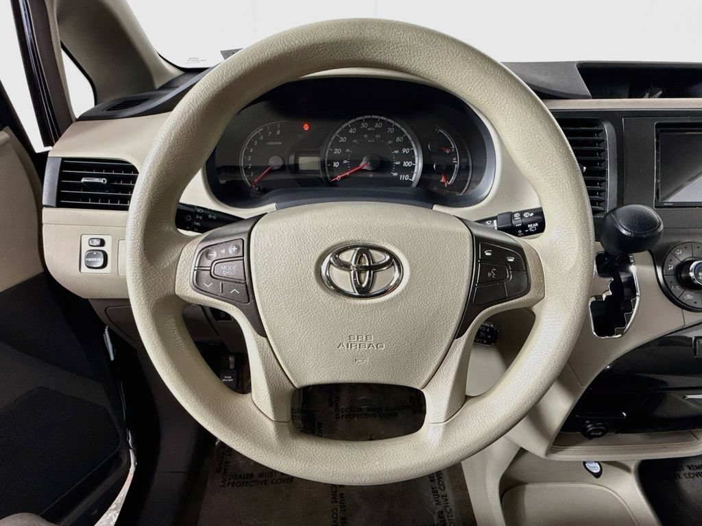 Used 2011 Toyota Sienna LE w/ Towing Pkg AWD/4WD image 12