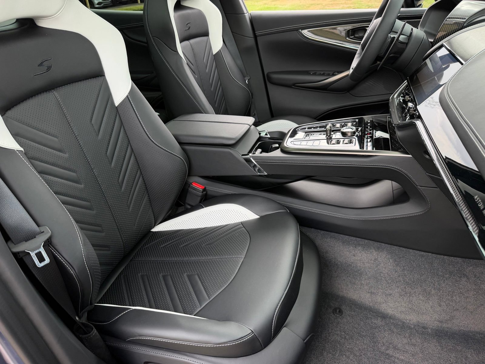 New 2026 Aston Martin DBX S AWD/4WD image 18