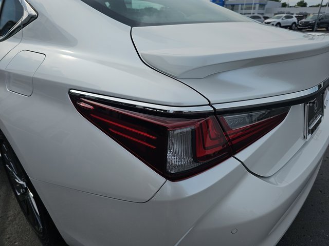 Certified 2024 Lexus ES 350 Ultra Luxury w/ Accessory Package (Z2) image 35