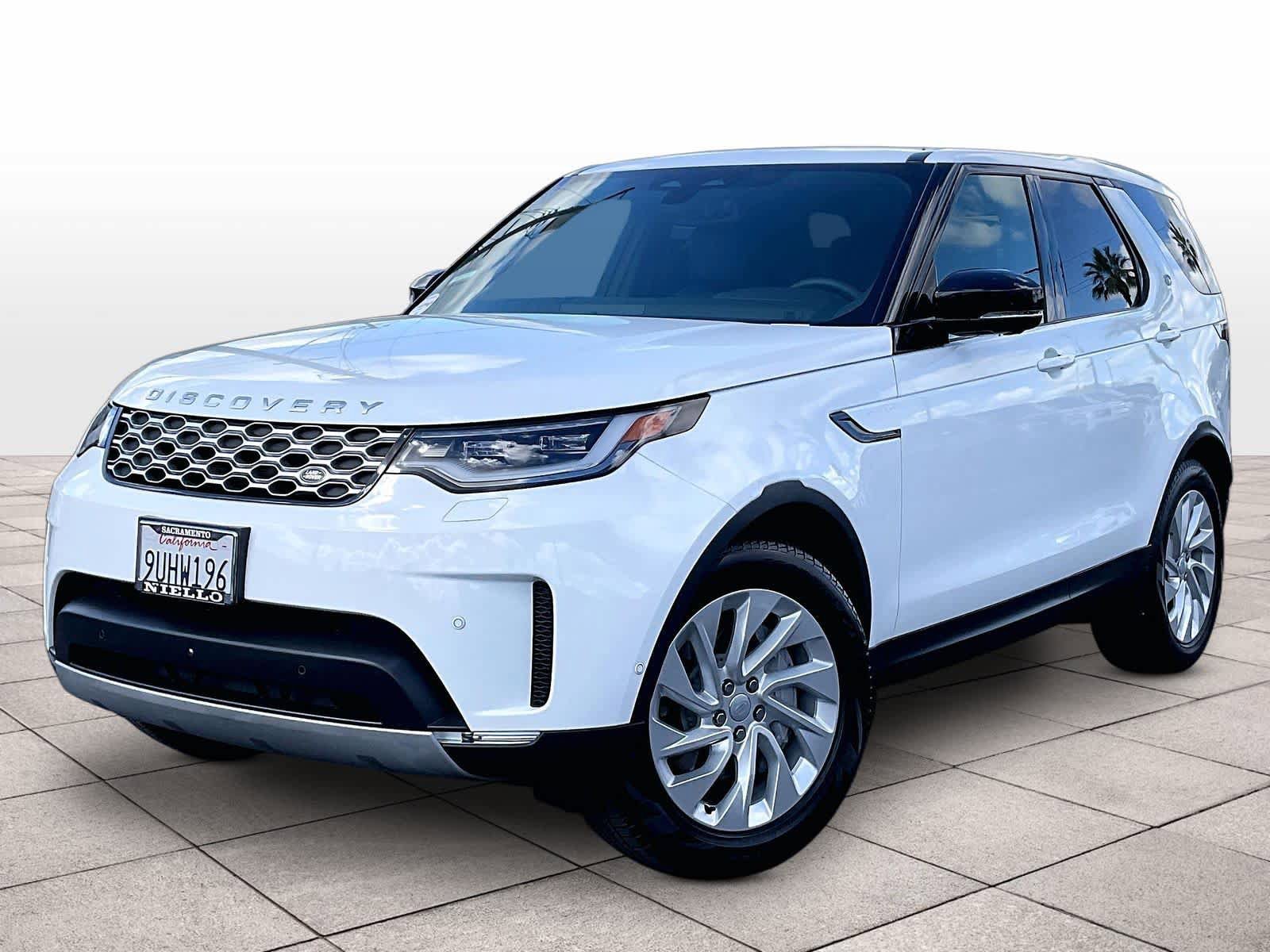 Used 2025 Land Rover Discovery S image 1