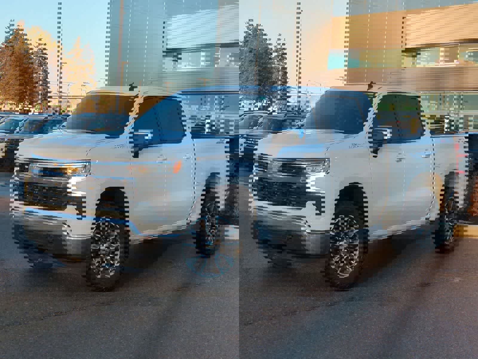 Used 2022 Chevrolet Silverado 1500 LT image 1