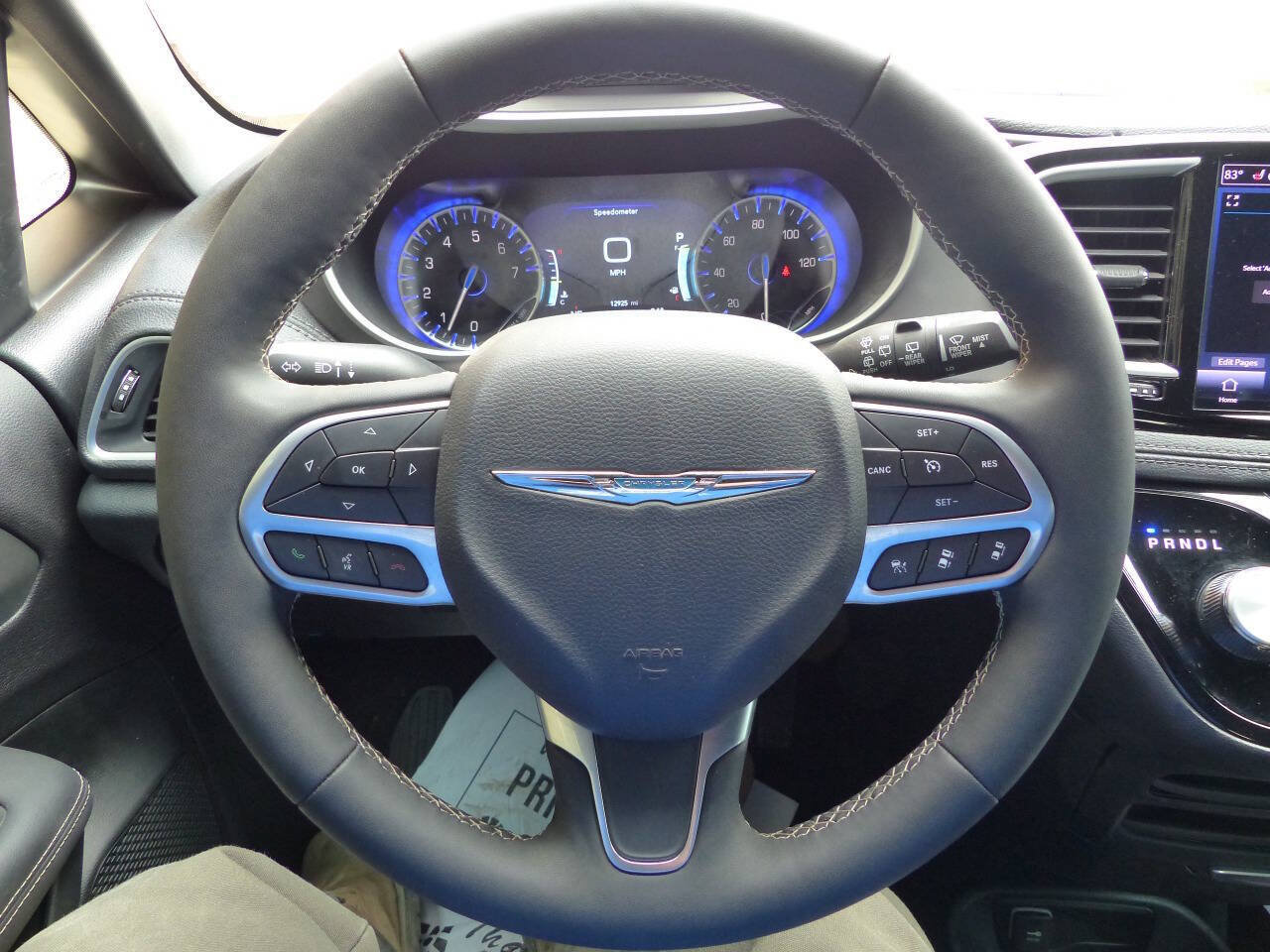 Used 2025 Chrysler Pacifica Select FWD image 40