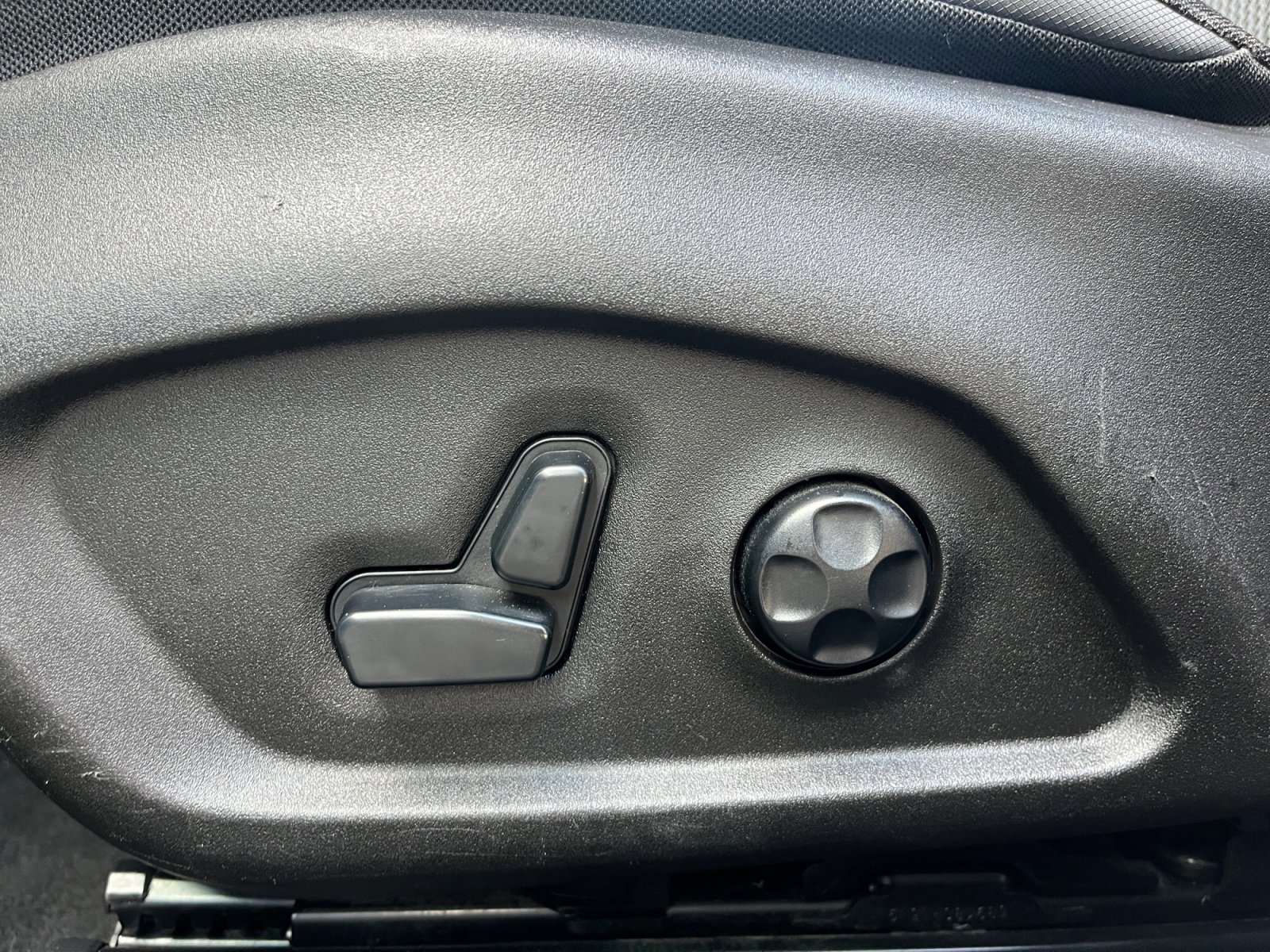 Used 2019 Jeep Renegade Altitude w/ UConnect 8.4 Nav Group AWD/4WD image 13