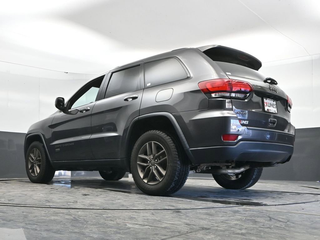 Used 2016 Jeep Grand Cherokee Laredo 75th Anniversary image 38