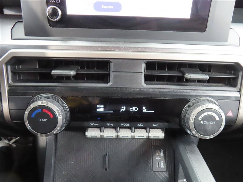 Used 2025 Toyota 4Runner SR5 AWD/4WD image 22